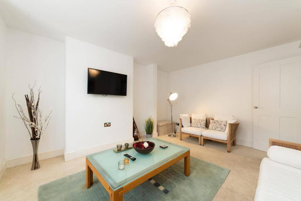 Aderta Stylish House Villa Poole Bagian luar foto